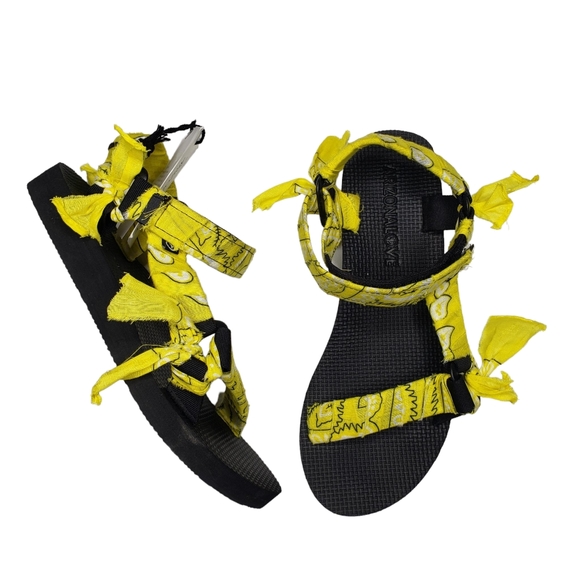 Arizona Love Shoes - ARIZONA LOVE | NWT Trekky Yellow Paisley Fabric Sandals Women's